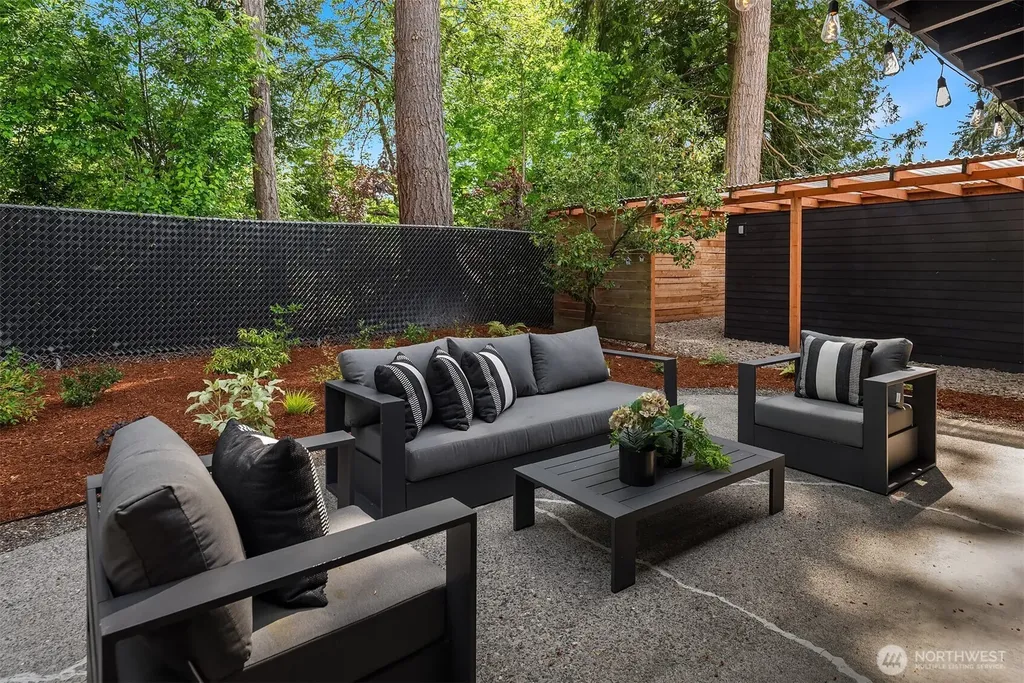 15634 SE 8th Street Bellevue WA 98008