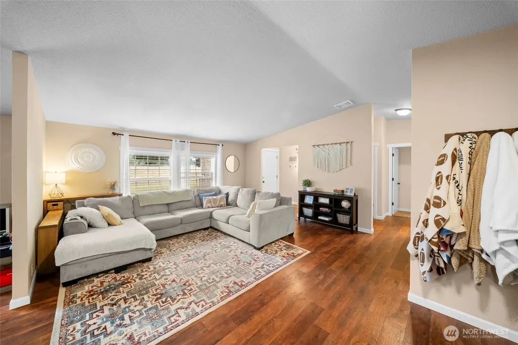 18911 Joselyn Street SW Rochester WA 98579