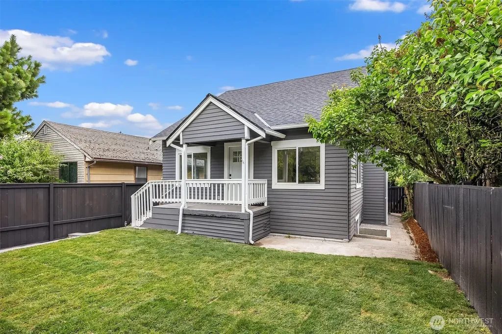 5040 35th Avenue SW Seattle WA 98126