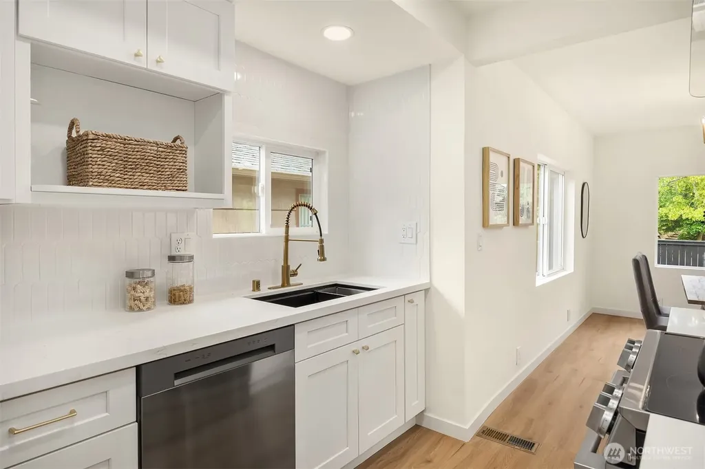 5040 35th Avenue SW Seattle WA 98126