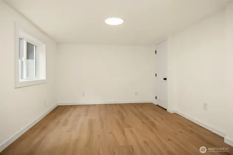 5040 35th Avenue SW Seattle WA 98126