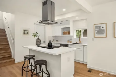 5040 35th Avenue SW Seattle WA 98126