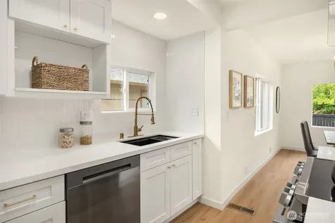 5040 35th Avenue SW Seattle WA 98126