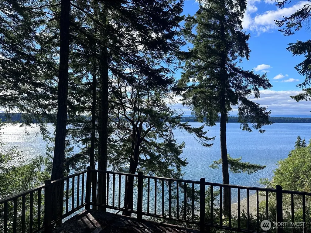 922 W Herron Boulevard NW Lakebay WA 98349