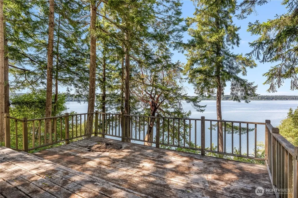 922 W Herron Boulevard NW Lakebay WA 98349