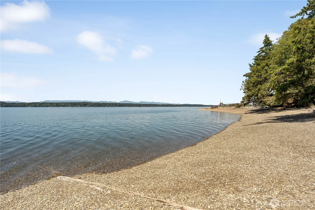 922 W Herron Boulevard NW Lakebay WA 98349