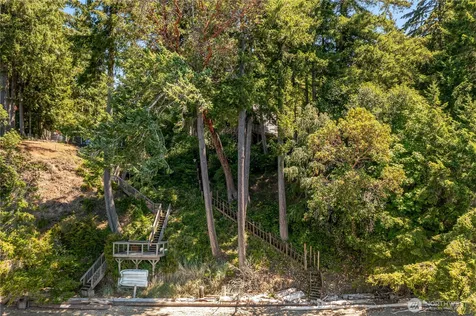 922 W Herron Boulevard NW Lakebay WA 98349