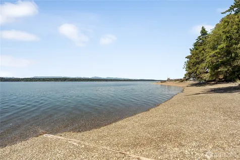 922 W Herron Boulevard NW Lakebay WA 98349