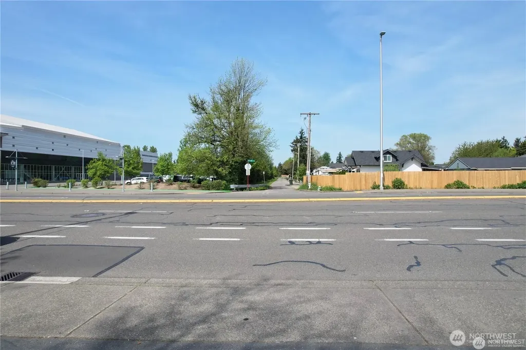 525 W James Street Kent WA 98032