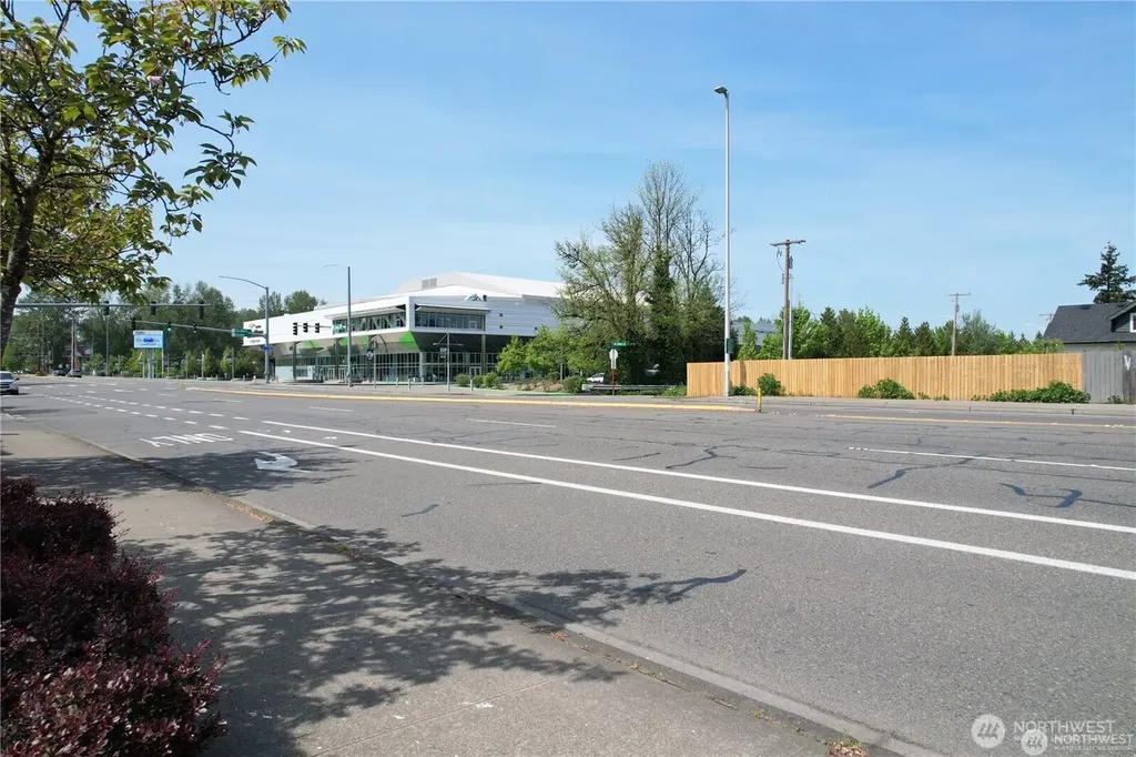 525 W James Street Kent WA 98032