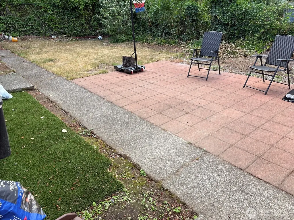 158 S 152nd Street Burien WA 98148