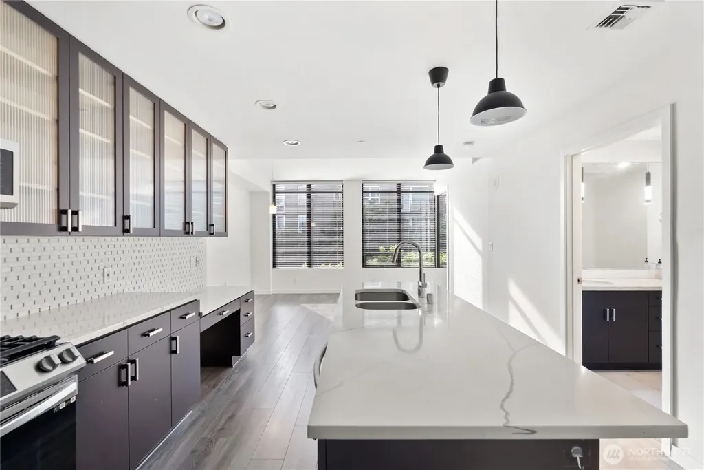 2716 Elliott Avenue Seattle WA 98121