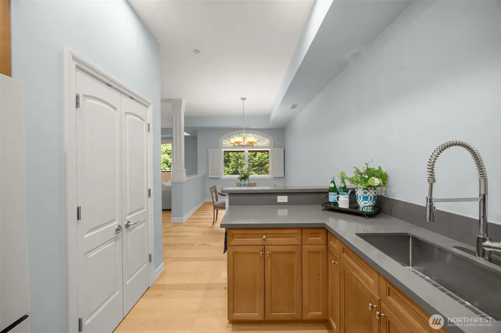 10398 NE 17th Street Bellevue WA 98004