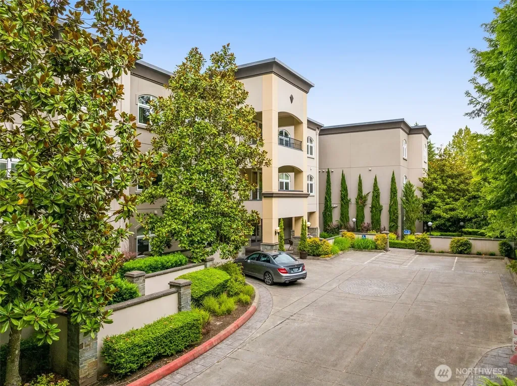 10398 NE 17th Street Bellevue WA 98004