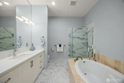 10398 NE 17th Street Bellevue WA 98004
