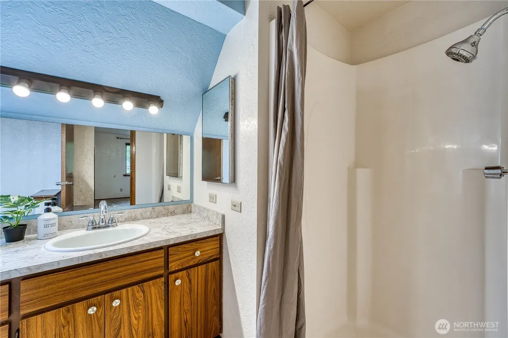 406 Pennie Lane Bremerton WA 98310