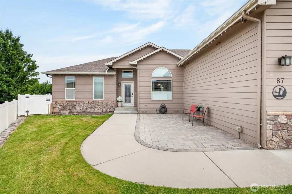 87 Springhill Drive East Wenatchee WA 98802