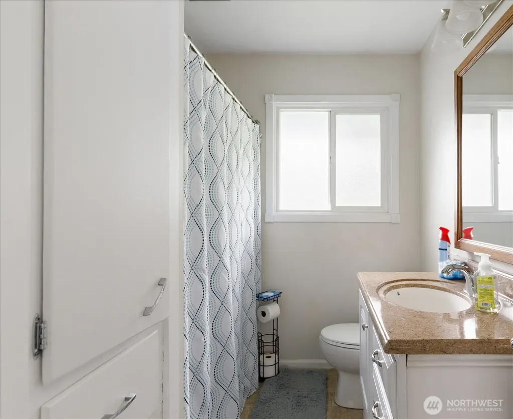 462 SE Quaker Street Oak Harbor WA 98277
