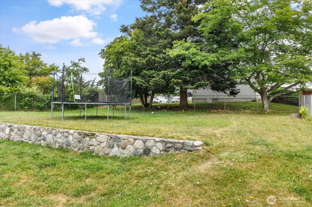 462 SE Quaker Street Oak Harbor WA 98277