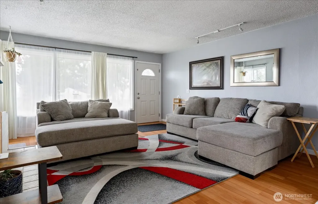 462 SE Quaker Street Oak Harbor WA 98277