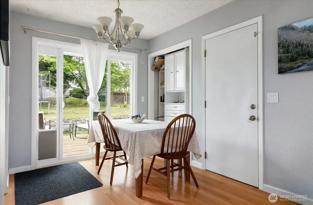462 SE Quaker Street Oak Harbor WA 98277