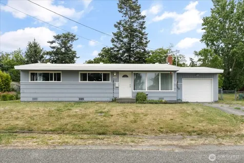 462 SE Quaker Street Oak Harbor WA 98277