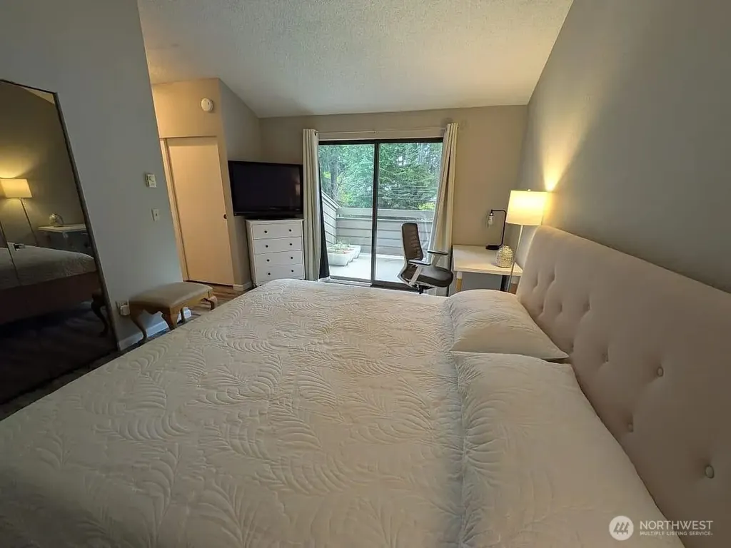 19115 Ballinger Way NE Lake Forest Park WA 98155