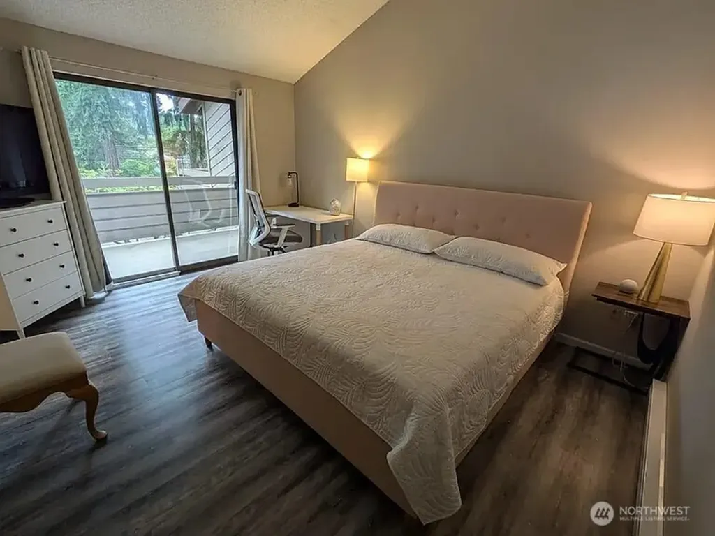 19115 Ballinger Way NE Lake Forest Park WA 98155