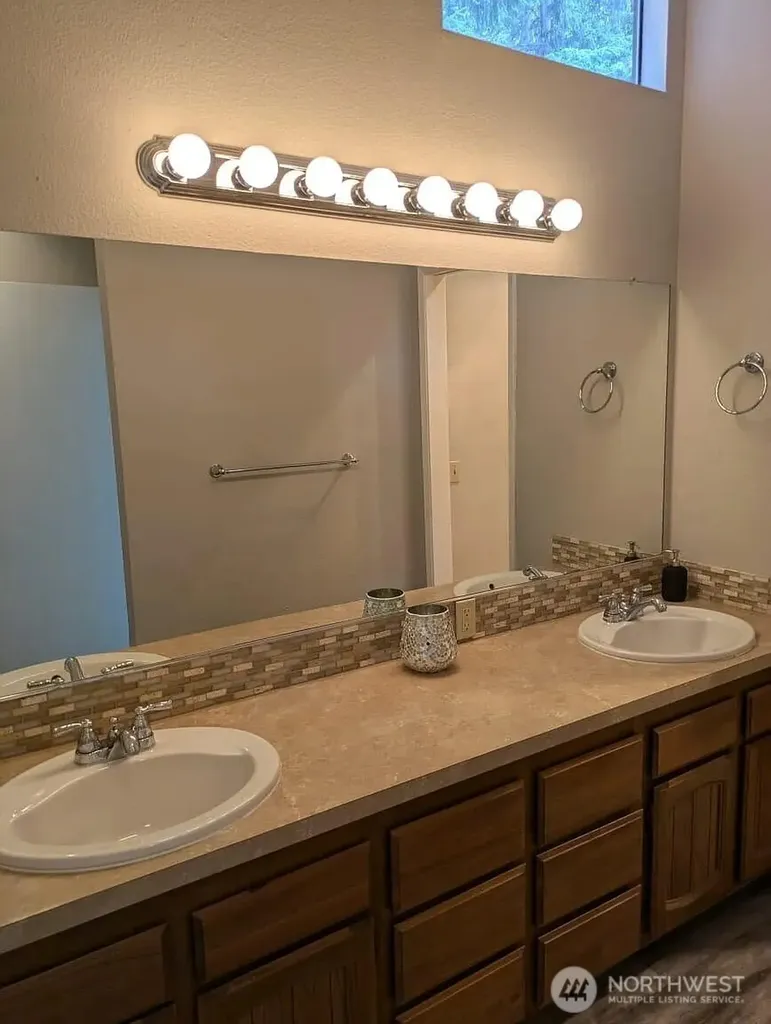 19115 Ballinger Way NE Lake Forest Park WA 98155