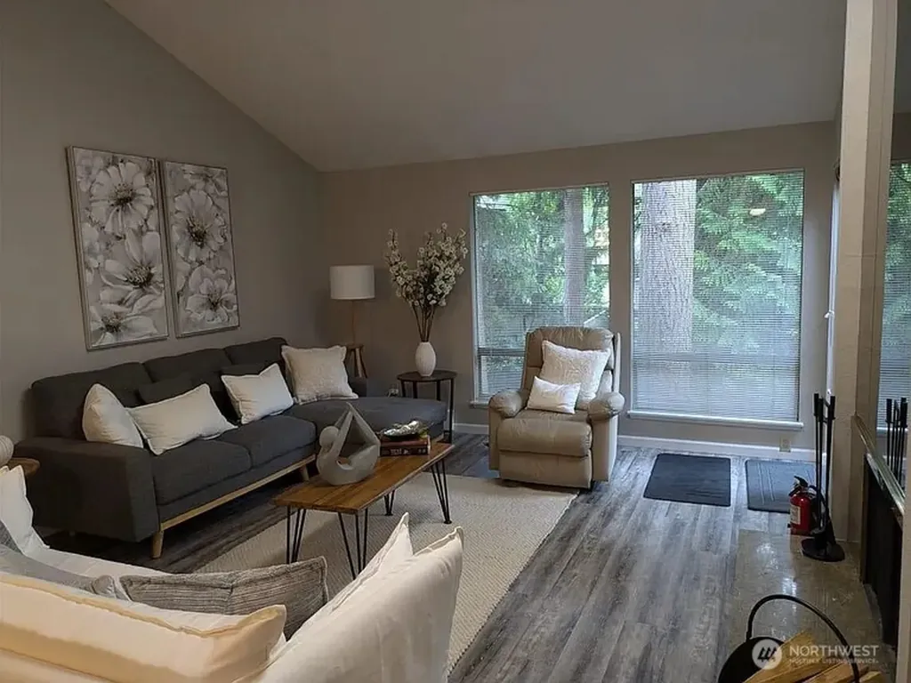 19115 Ballinger Way NE Lake Forest Park WA 98155