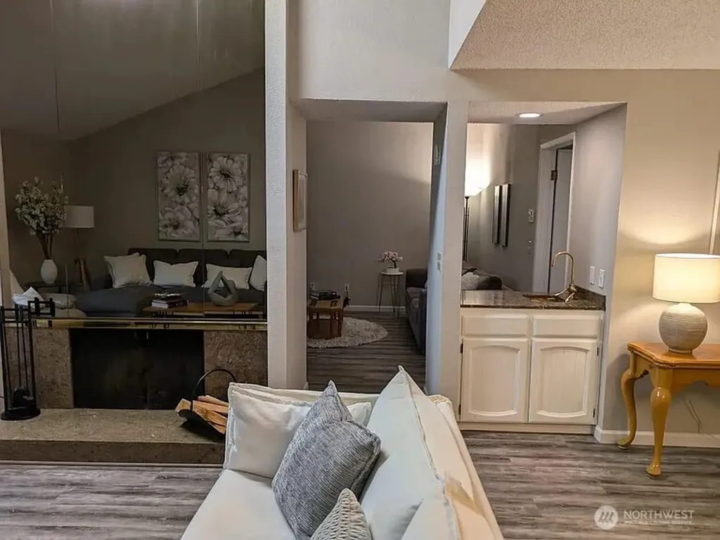 19115 Ballinger Way NE Lake Forest Park WA 98155