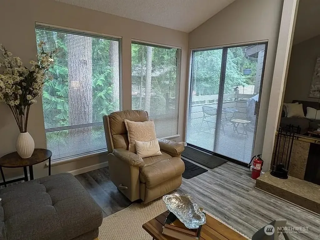 19115 Ballinger Way NE Lake Forest Park WA 98155