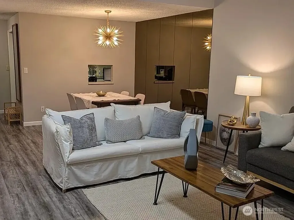 19115 Ballinger Way NE Lake Forest Park WA 98155
