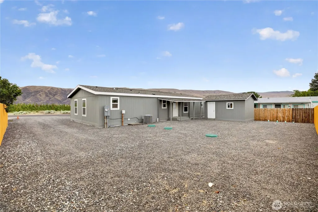 412 SW Thunderbird Way Mattawa WA 99349