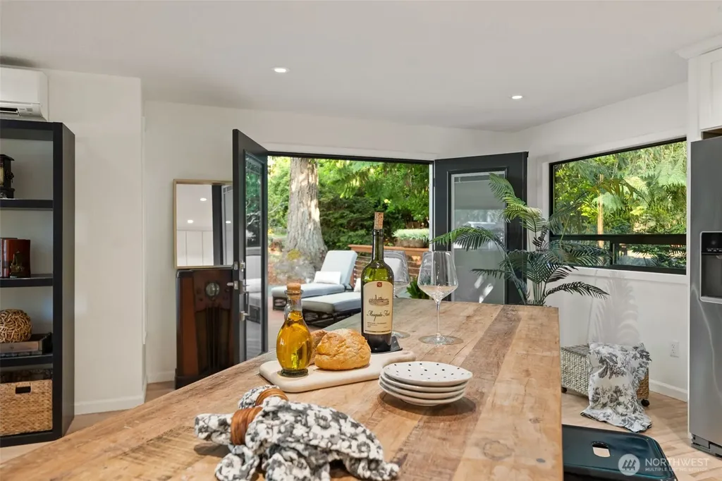 91 E Lakeland Way Allyn WA 98524
