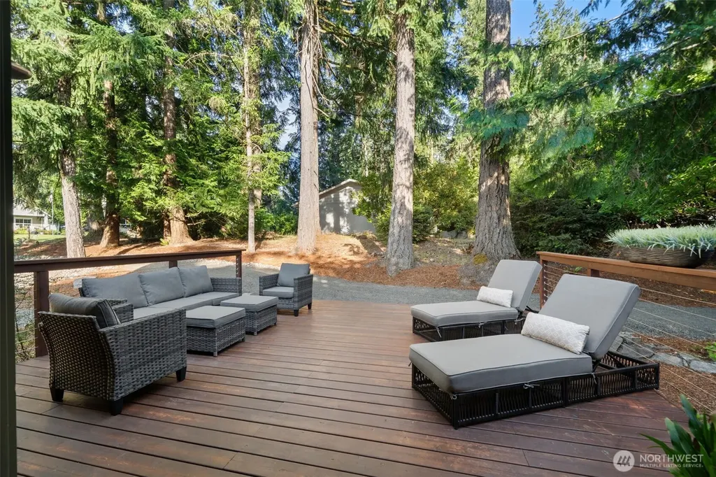 91 E Lakeland Way Allyn WA 98524