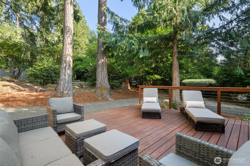 91 E Lakeland Way Allyn WA 98524
