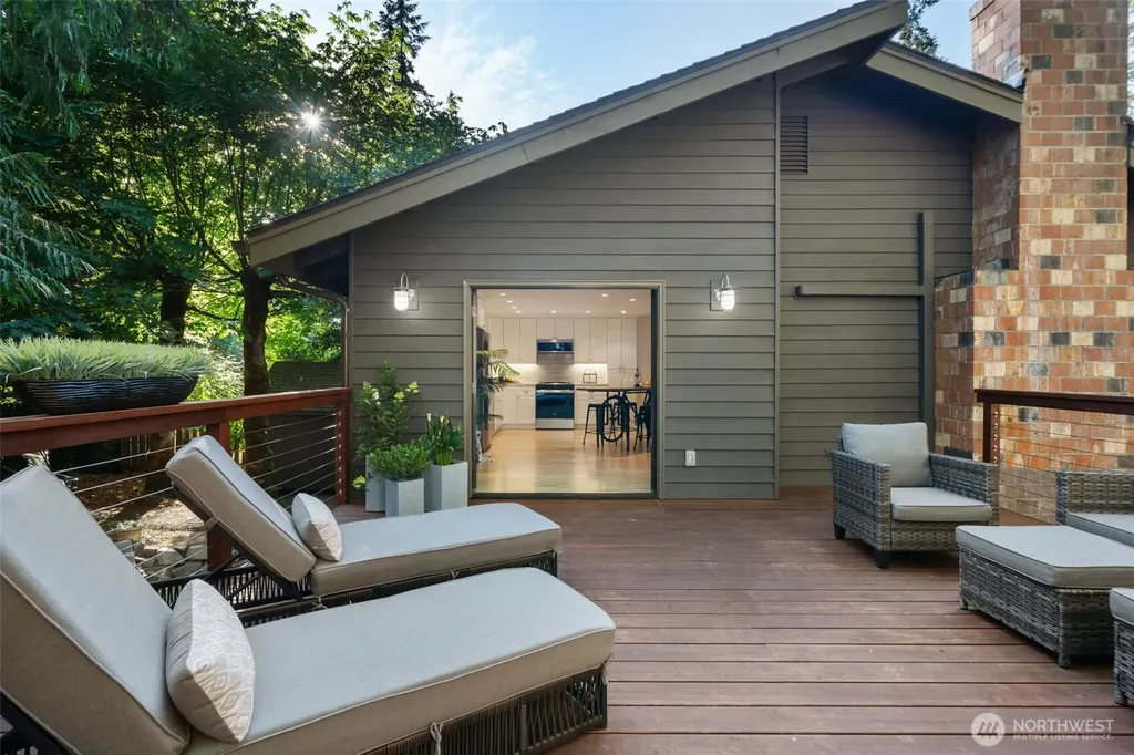91 E Lakeland Way Allyn WA 98524