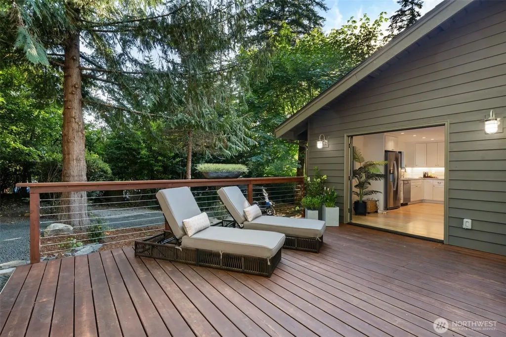 91 E Lakeland Way Allyn WA 98524