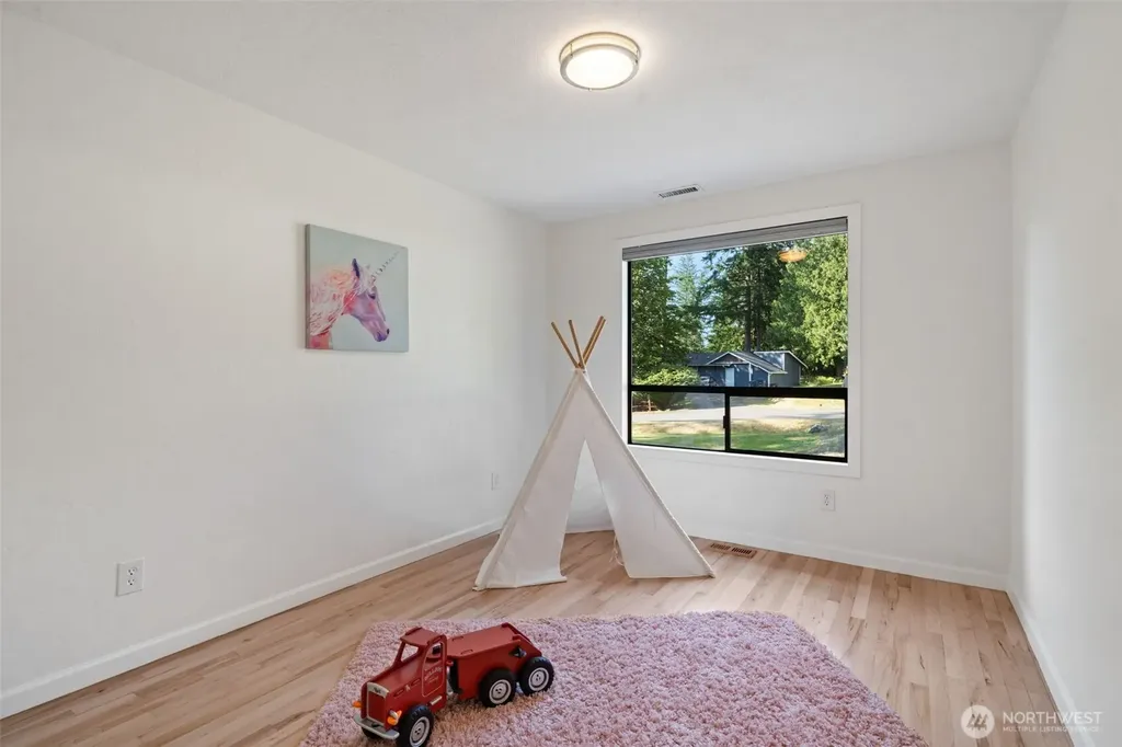 91 E Lakeland Way Allyn WA 98524