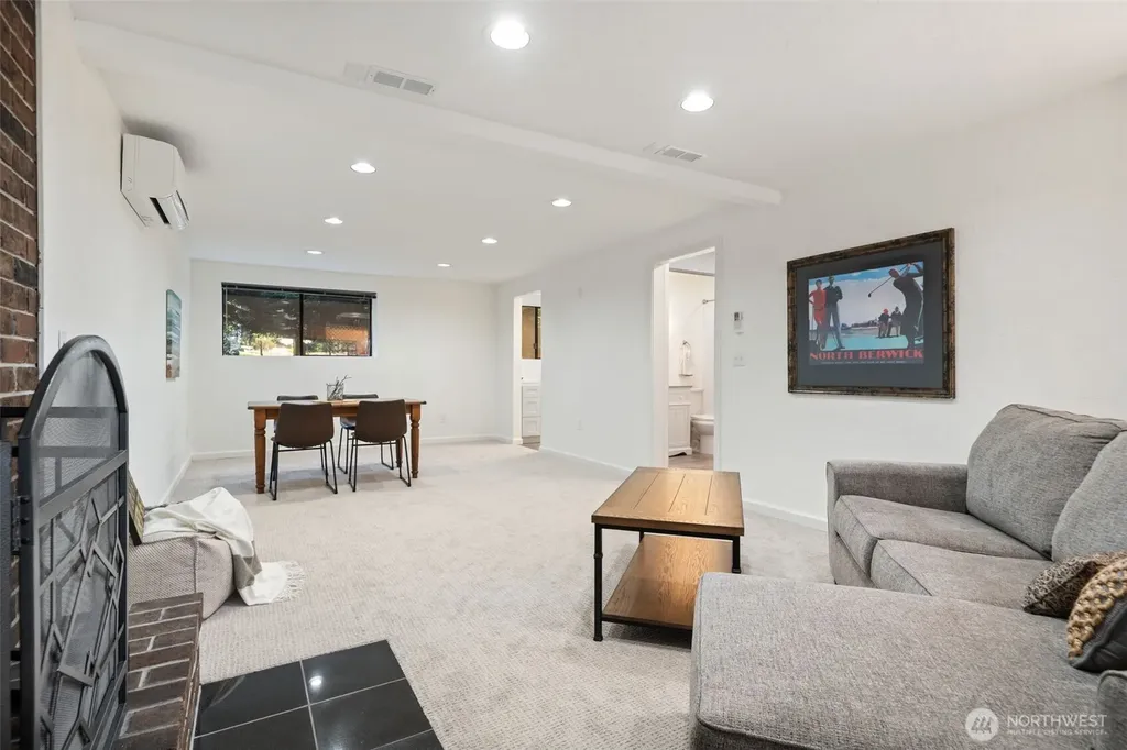 91 E Lakeland Way Allyn WA 98524