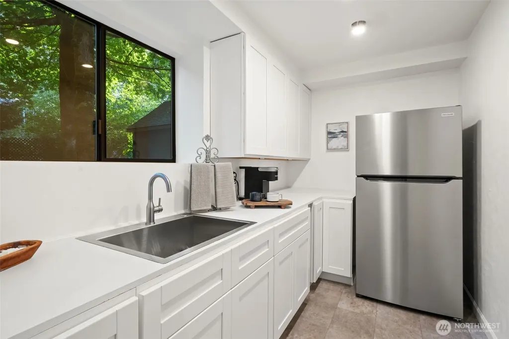 91 E Lakeland Way Allyn WA 98524
