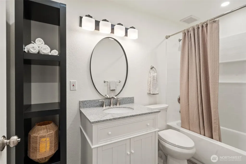 91 E Lakeland Way Allyn WA 98524