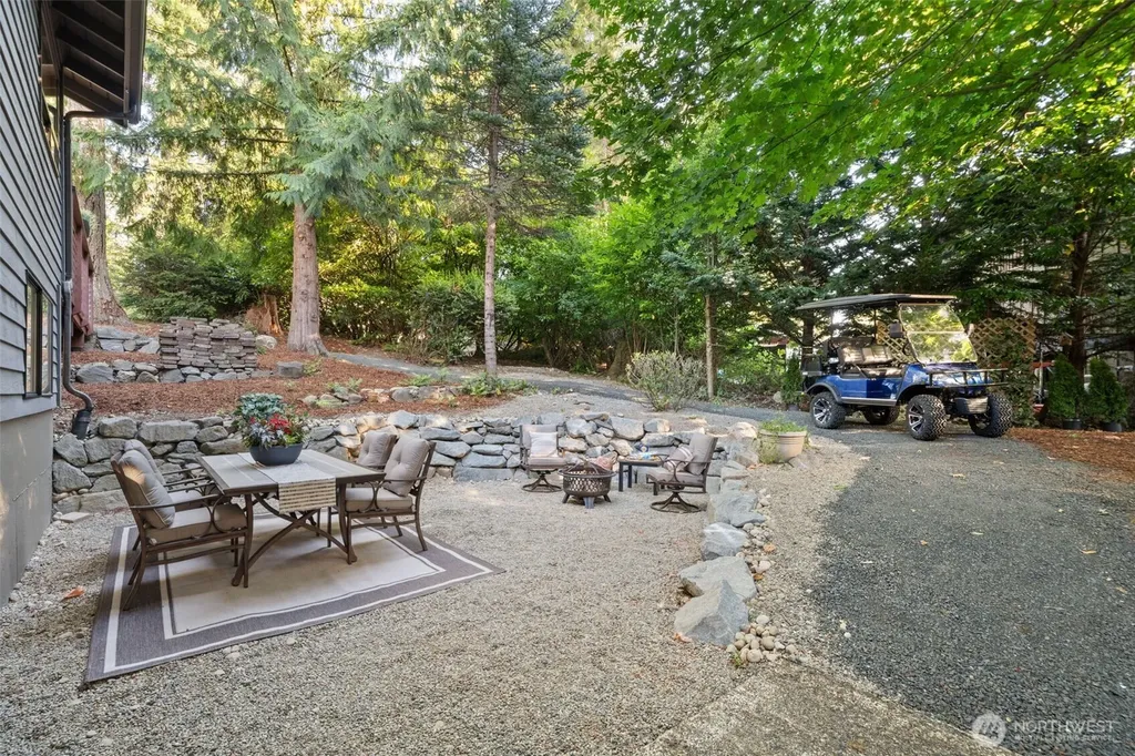 91 E Lakeland Way Allyn WA 98524