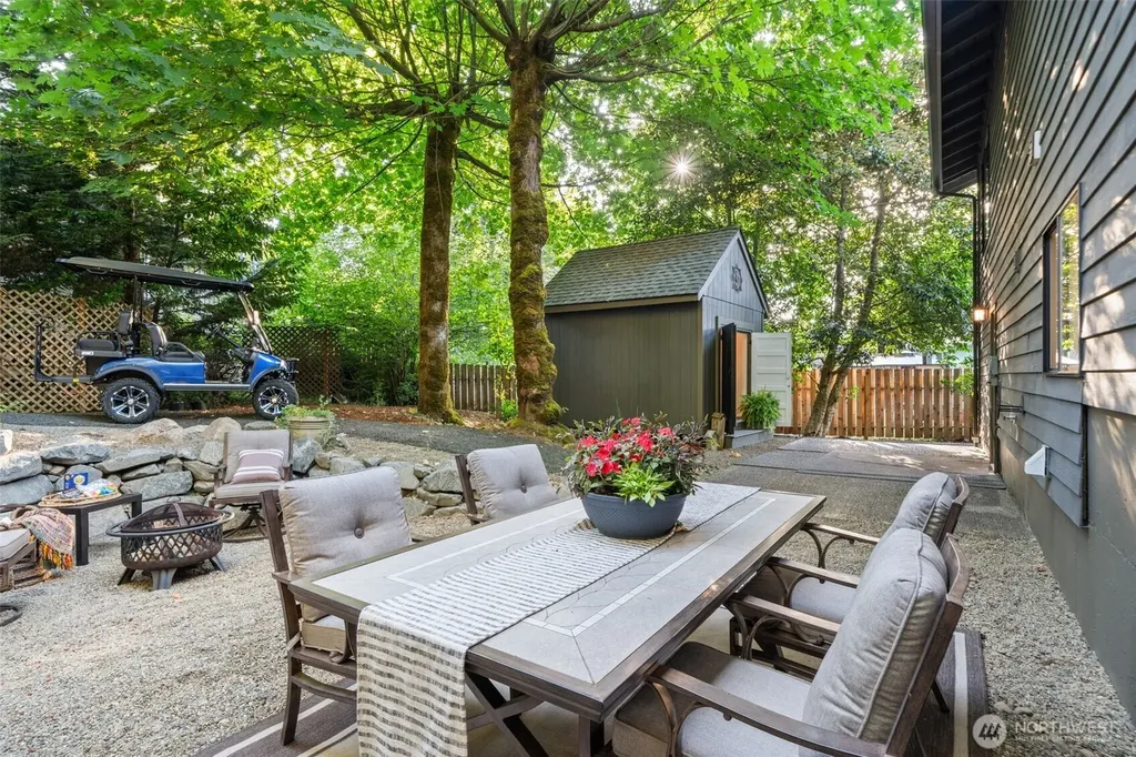 91 E Lakeland Way Allyn WA 98524