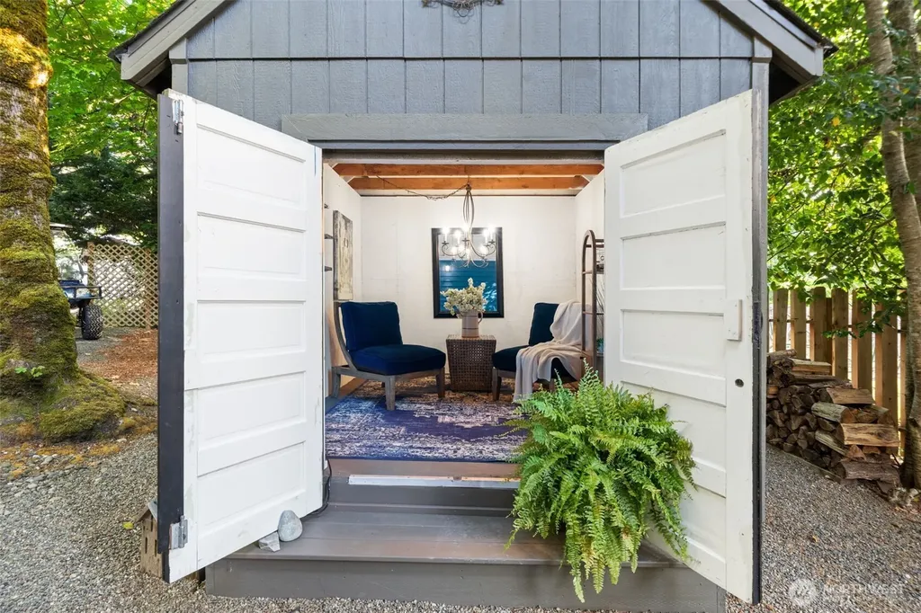 91 E Lakeland Way Allyn WA 98524