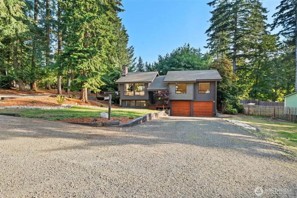 91 E Lakeland Way Allyn WA 98524