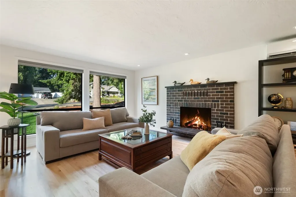 91 E Lakeland Way Allyn WA 98524