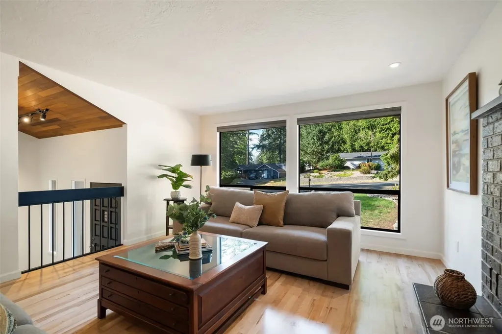 91 E Lakeland Way Allyn WA 98524