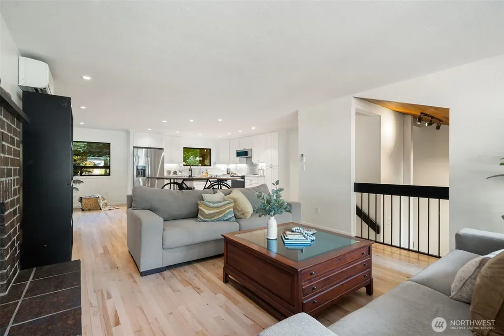 91 E Lakeland Way Allyn WA 98524